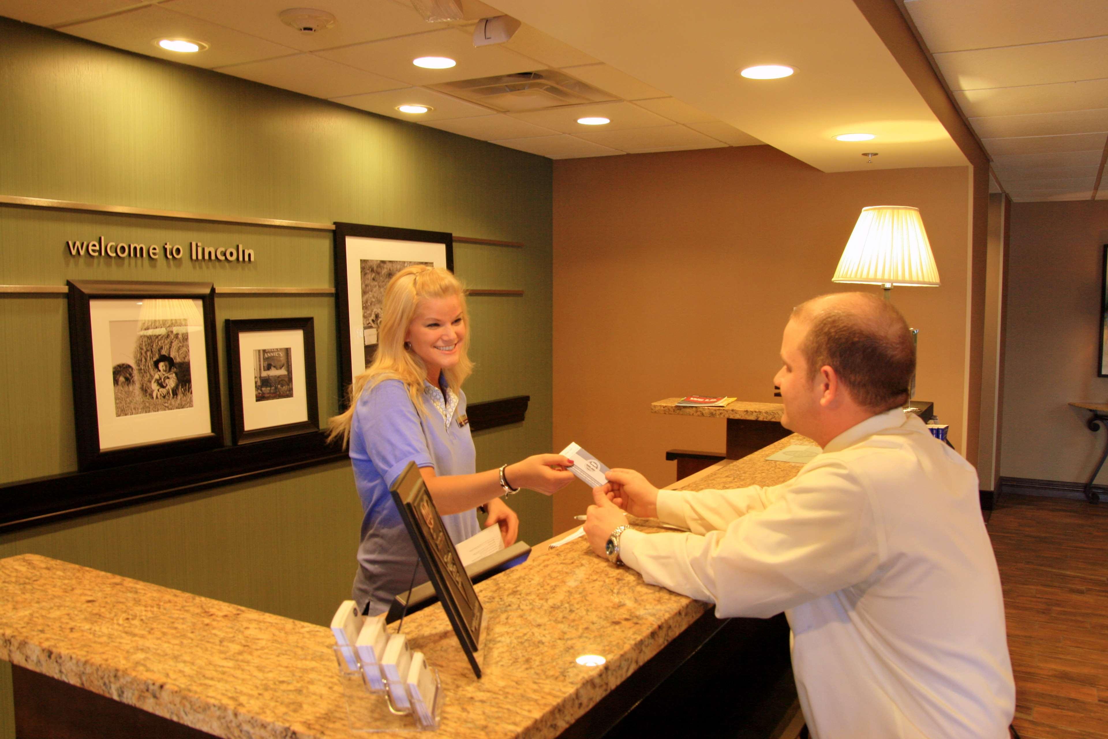 Hampton Inn And Suites - Lincoln Northeast Интерьер фото